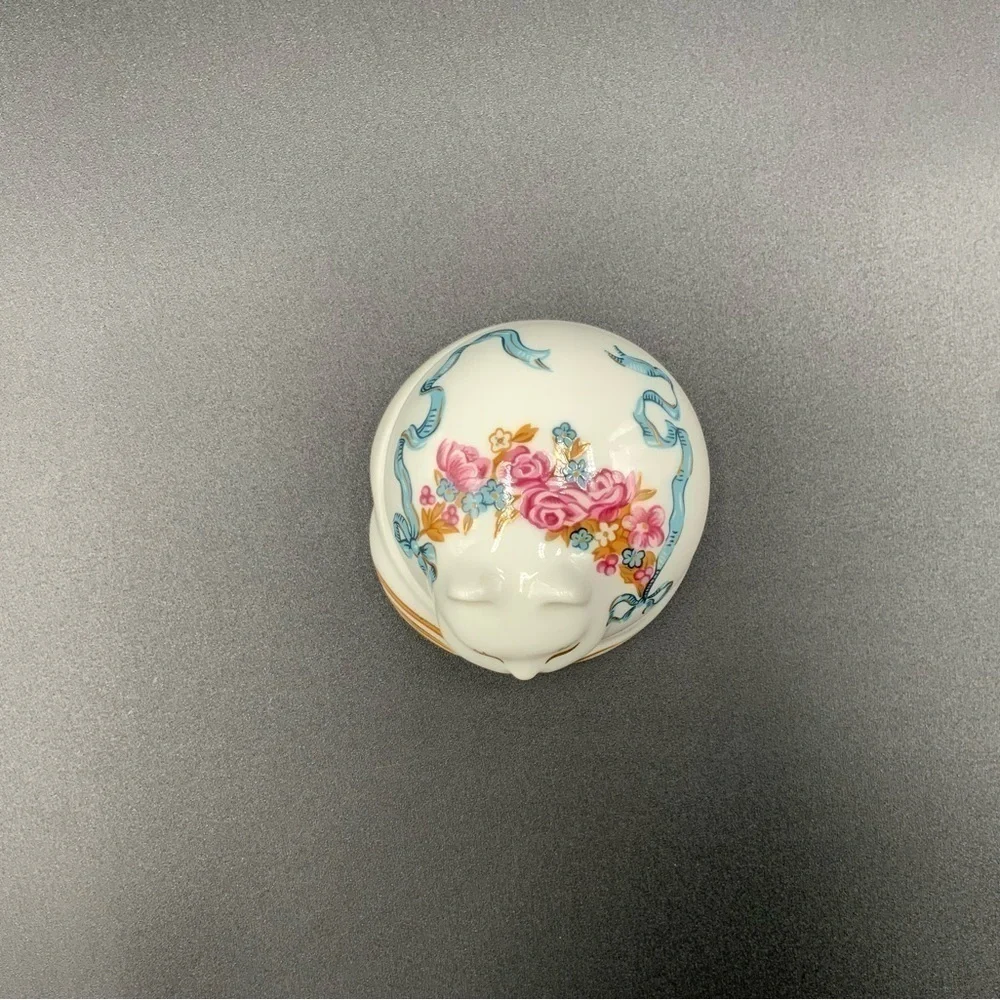 Vtg Round Porcelain Cat  Lidded Trinket Box  Made In Japan For Elizabeth Arden - Picture 3 of 9